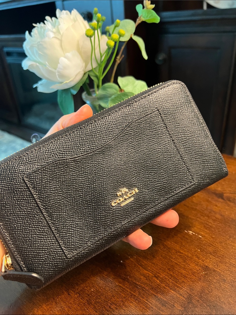 Authentic Coach Black Saffiano Zip Wallet with Gold Logo - Picture 3 of 17